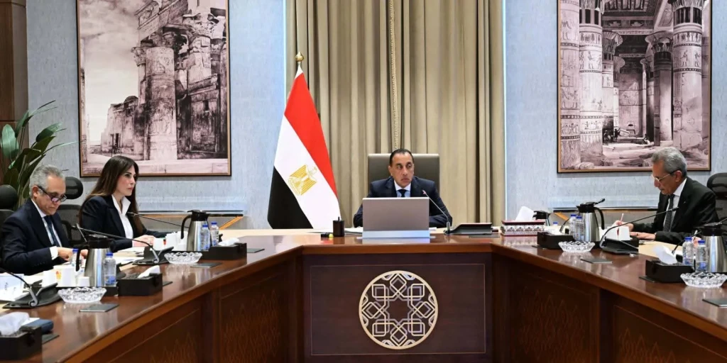 رئيس الوزراء يترأس اجتماع اللجنة الرئيسية لتقنين أوضاع الكنائس والمباني الخدمية التابعة لها