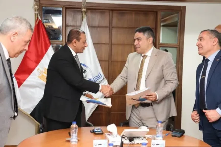 الهيئة العامة لموانئ البحر الأحمر وهيئة قناة السويس (شركة التمساح لبناء السفن) يوقعان عقدًا لبناء وتوريد (4) قاطرات بحرية و(3) لنشات خدمة لتحديث منظومة القطر والإرشاد ومواكبة الجيل الحديث من السفن