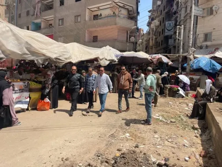 محافظ الدقهلية يتابع استمرار حملات إزالة الإشغالات بسوق كفر البدماص وشارع الدراسات بالمنصورة