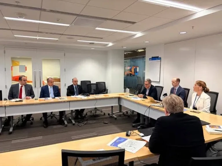 وزير الاستثمار والتجارة الخارجية يلتقي قيادات ”أكسيون” و”كونا كابيتال” بواشنطن لتعزيز الاستثمارات في التكنولوجيا المالية