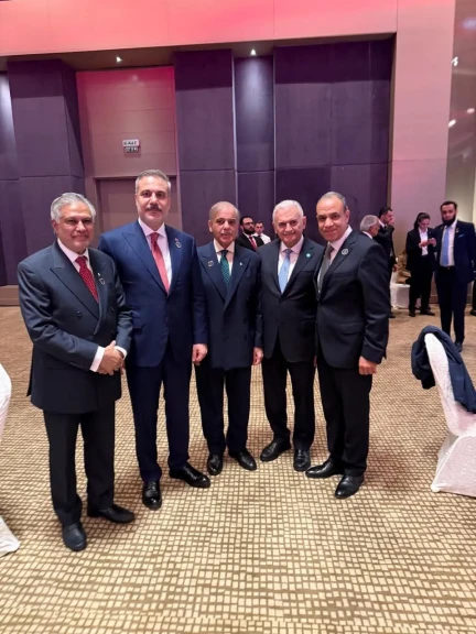 وزير الخارجية يلتقي مع رئيس وزراء باكستان ووزيري خارجية باكستان وتركيا