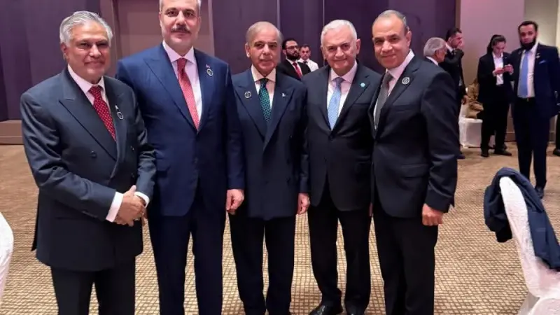 وزير الخارجية يلتقي مع رئيس وزراء باكستان ووزيري خارجية باكستان وتركيا