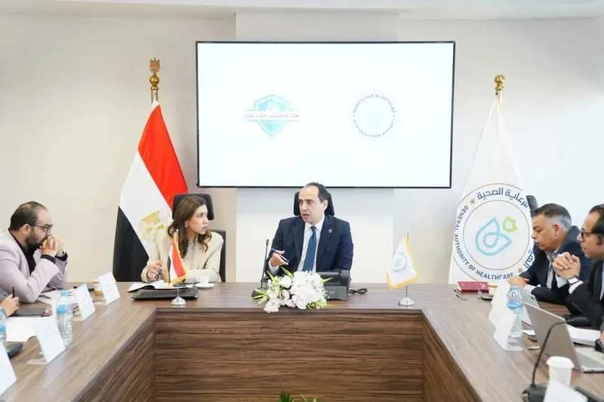 اجتماع تنسيقي موسع بين المديرين التنفيذيين لهيئتي “الرعاية الصحية” و“التأمين الصحي الشامل”