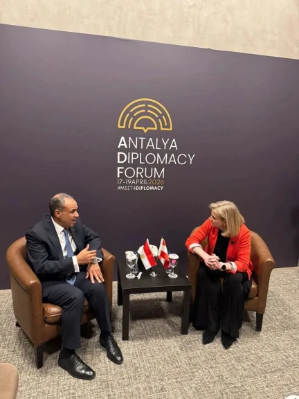 وزير الخارجية يلتقى مع نظيرته النمساوية لبحث سبل دعم العلاقات الثنائية