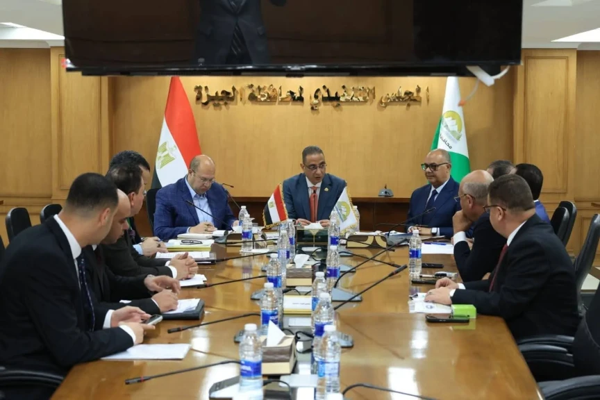 محافظ الجيزة يلتقي أعضاء مجلسي النواب والشيوخ لمناقشة خطط العمل بدوائر المحافظة
