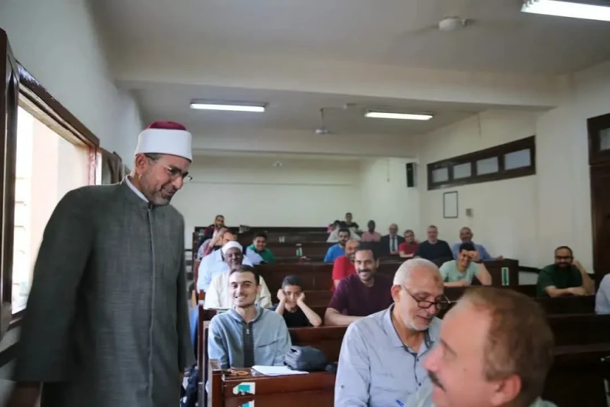 مدير الجامع الأزهر يتفقد لجان اختبارات العلوم الشرعية والعربية بالقاهرة