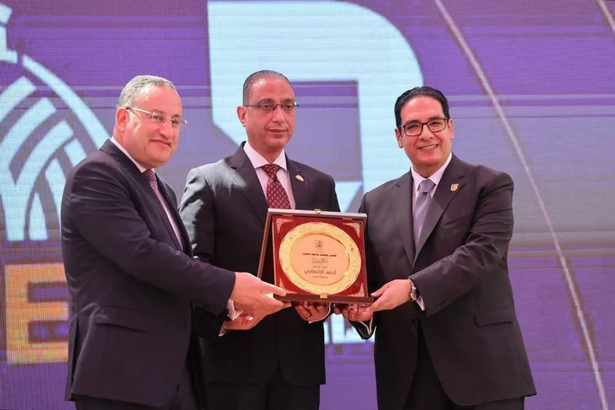 وزير التعليم العالي ومحافظ الجيزة يفتتحان ملتقى توظيف جامعة القاهرة