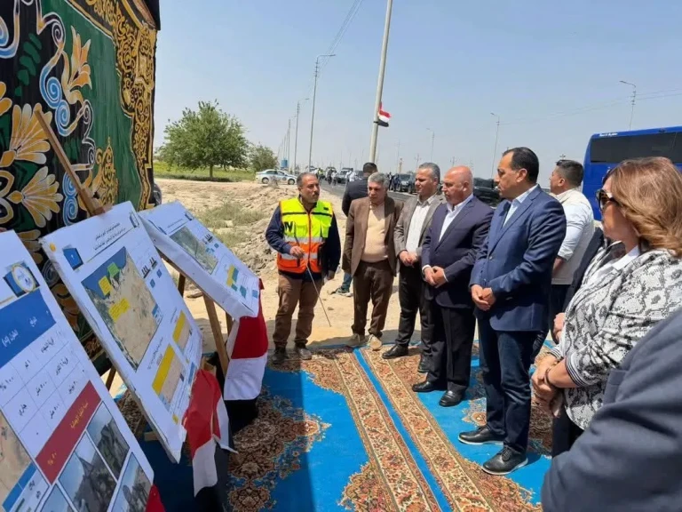 رئيس الوزراء يتفقد أعمال تطوير ورفع كفاءة أحد الطرق خارج مسار الزيارة