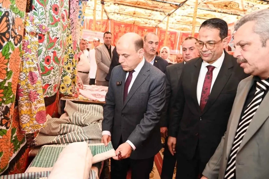 محافظ الغربية يتفقد معرض مخرجات التعليم الفني بمشاركة 110 طالبًا من 109 مدرسة