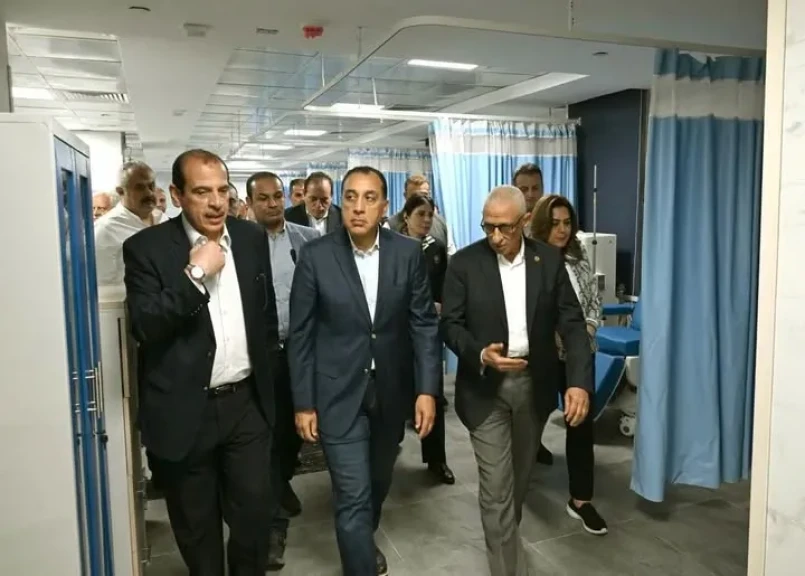 رئيس الوزراء يتفقد مبني الغسيل الكلوي الجديد بمستشفى العريش العام