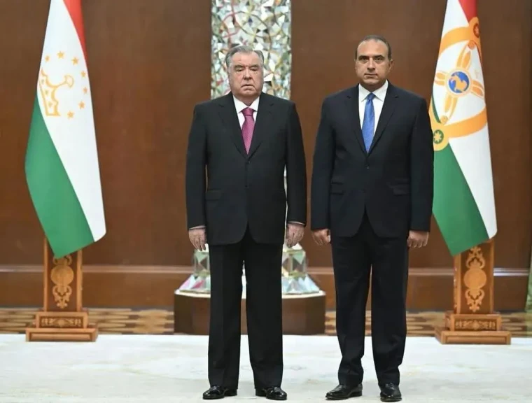 السفير المصري في أوزبكستان يقدم أوراق اعتماده سفيرا غير مقيم لدى جمهورية طاجيكستان