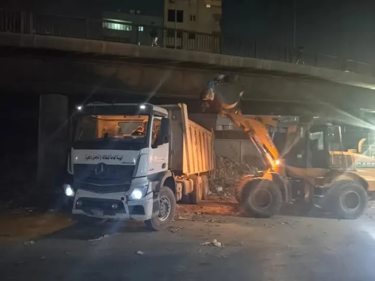 محافظة الجيزة ترفع ٢٢٥٠ طن مخلفات من المنشية وحرم الدائري بالمنيب