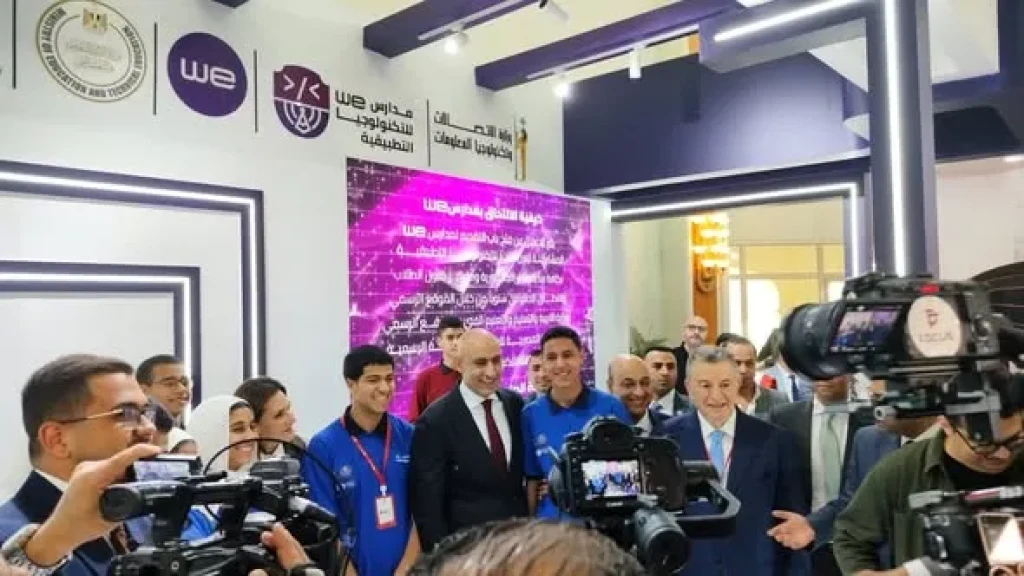 خلال افتتاحه الدورة الخامسة «EDU TECH 2026» حوار مفتوح بين وزير التربية والتعليم وطلاب التعليم الفني.. وجولة تفقدية لابتكاراتهم وإبداعاتهم