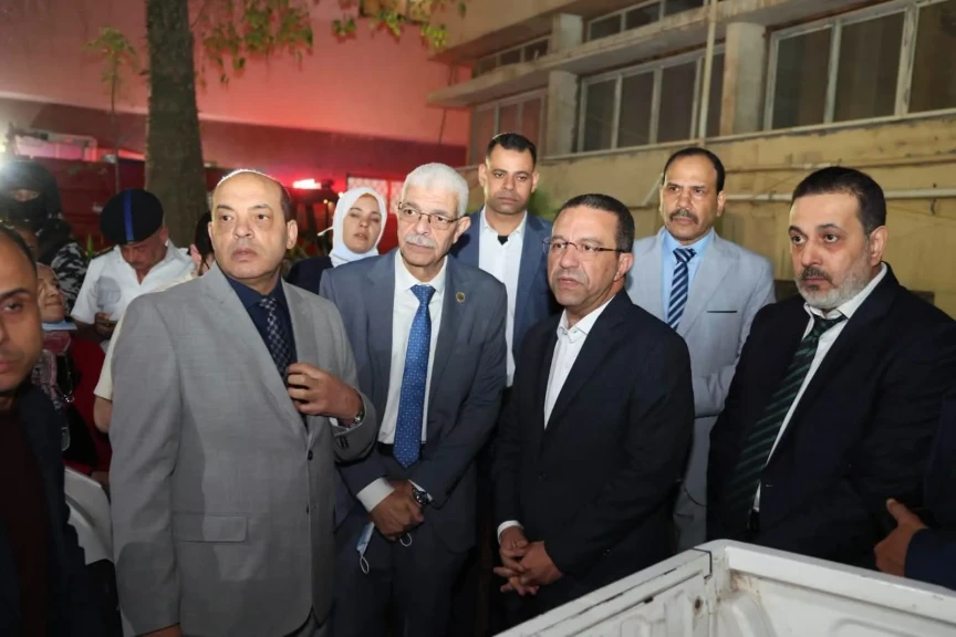 محافظ المنوفية يتفقد موقع حريق ” مخزن الأدوية ” بمبنى معهد الكبد القديم