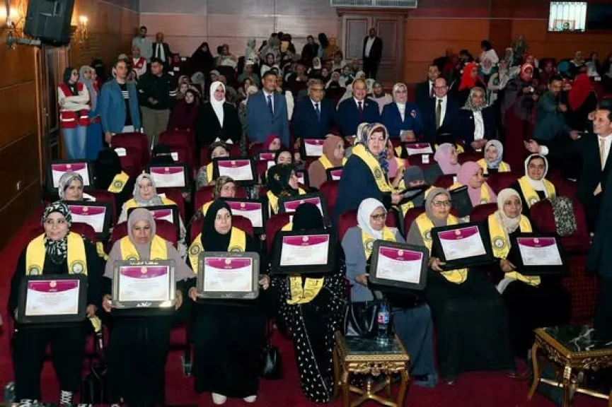 محافظ الدقهلية يشهد حفل تكريم الأمهات المثاليات بقصر ثقافة المنصورة