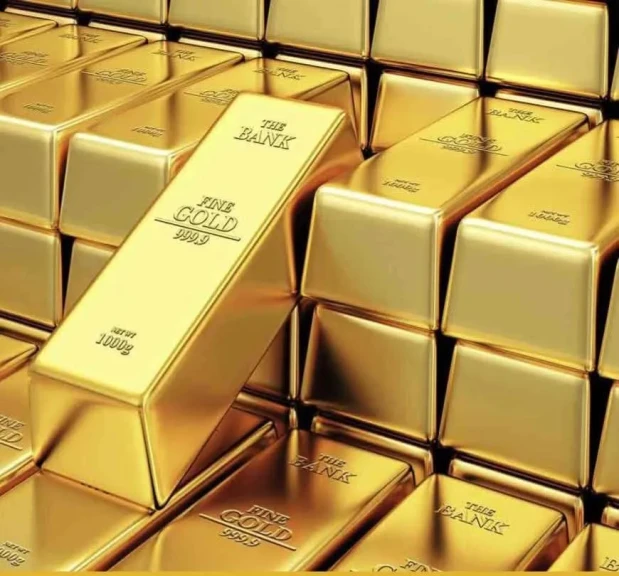 الذهب يتراجع وسط ضبابية الموقف الأمريكي-الإيراني وترقب لجلسة ”وارش”