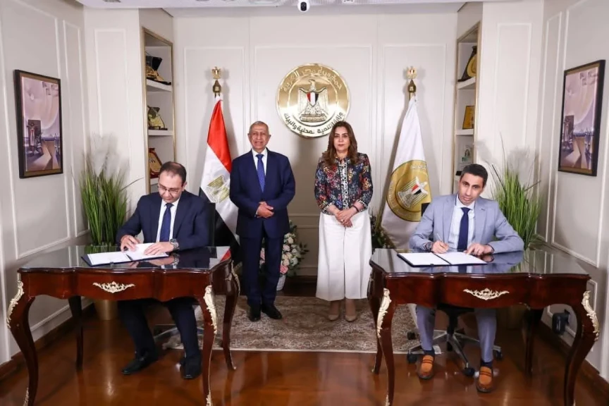 بكالوريوس ودبلومة في الإدارة المحلية للعاملين بالمحليات بالشراكة مع الأكاديمية العربية للعلوم والتكنولوجيا