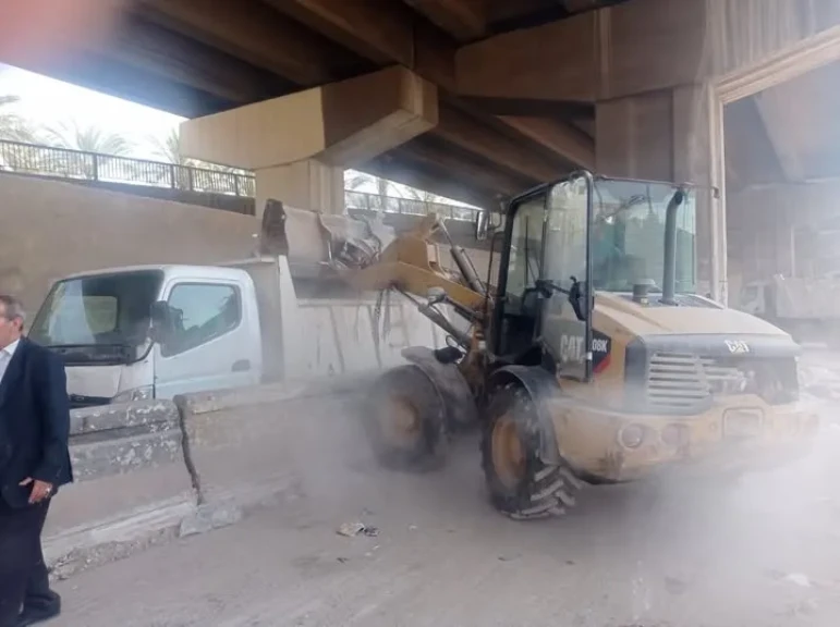 محافظ الجيزة يوجه بإزالة وسائل حجز انتظار السيارات بشارع النيل بالدقي