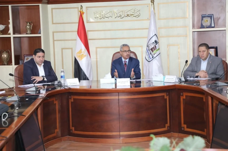 محافظ بني سويف يناقش مستجدات ملف تقنين أراضي أملاك الدولة