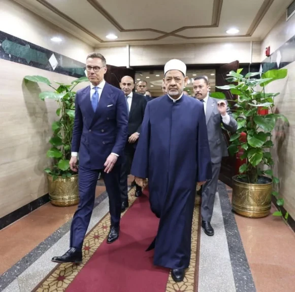شيخ الأزهر يستقبل رئيس فنلندا ويؤكدان حاجة العالم للتهدئة وإيجاد آلية مُلزمة للقانون الدولي الإنساني