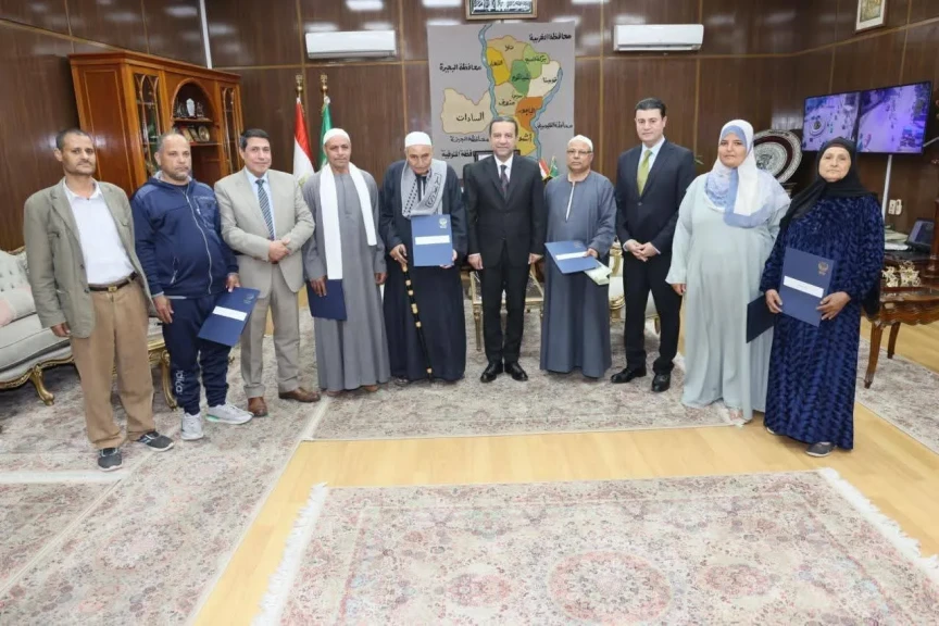 محافظ المنوفية يواصل تسليم عقود تقنين جديدة لأراضي أملاك الدولة لواضعي اليد المستوفين