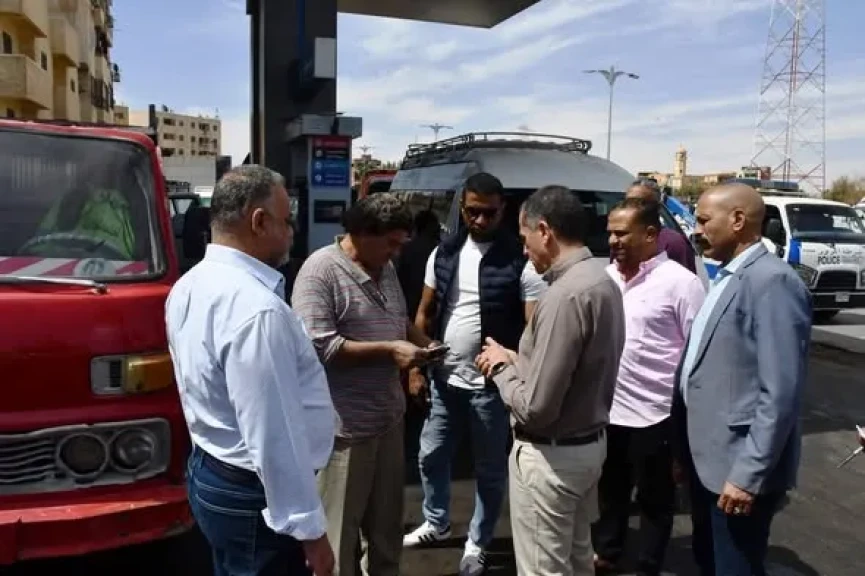 محافظ أسوان يتفقد محطة وقود بطريق السادات