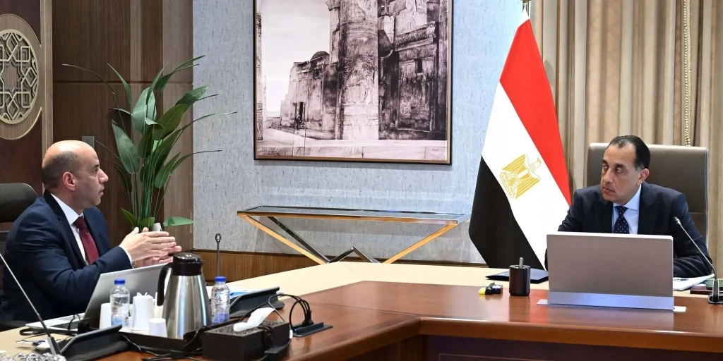 رئيس الوزراء يلتقي وزير العمل لاستعراض عدد من ملفات عمل الوزارة