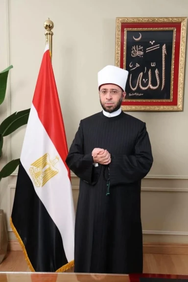 وزير الأوقاف يهنئ السيد عمر صادق لتعيينه رئيسًا لمجلس إدارة البورصة المصرية