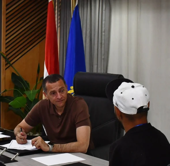 محافظ أسوان يستكمل لقاؤه الدورى لبحث مشكلات ومطالب المواطنين