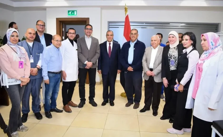وزير الخارجية يفتتح حملة للتبرع بالدم بمقر وزارة الخارجية لمستشفى ٥٧٣٥٧