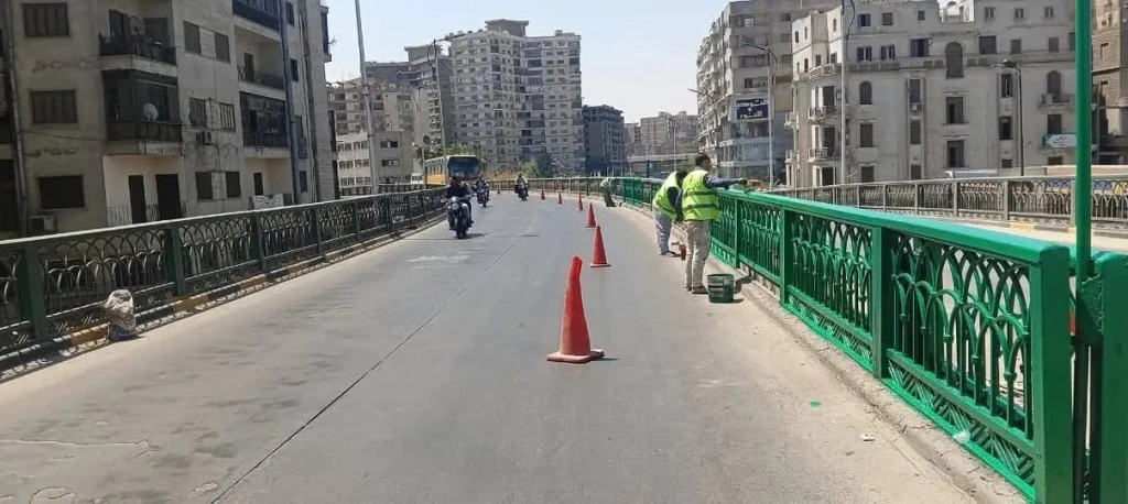 محافظ الجيزة يتابع أعمال صيانة كوبري الجيزة المعدني وتركيب أسوار حديدية بدلاً من المفقودة والمتهالكة