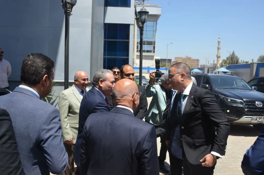 محافظ الجيزة يزور شركة المياه لبحث تحديات مياه الشرب والصرف الصحي بالمحافظة