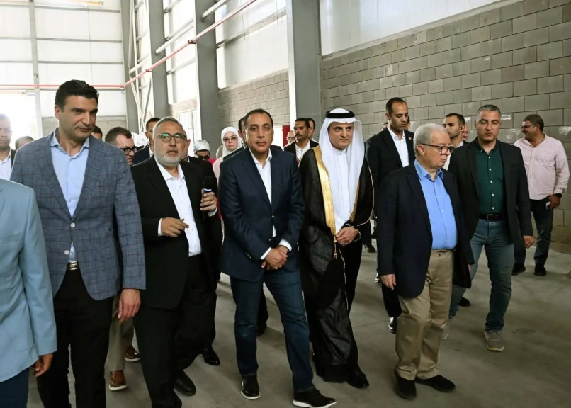 رئيس الوزراء يفتتح مصنع شركة ”بوريكس للزجاج المحدودة” بمنطقة السخنة الصناعية