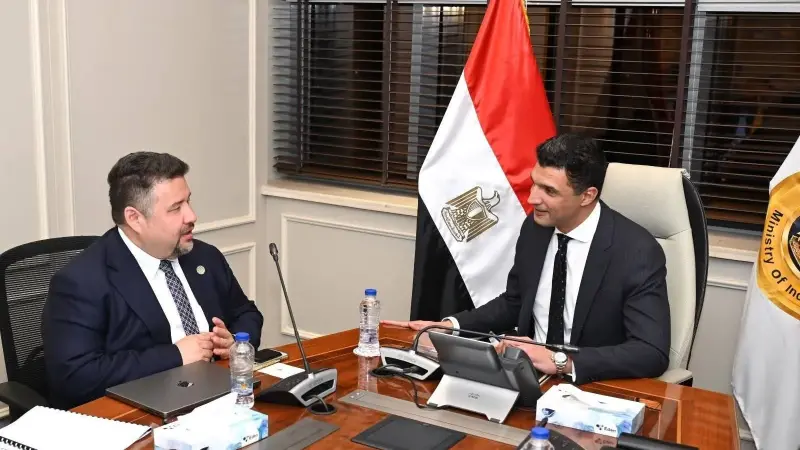 وزير الصناعة يبحث مع وفد شركة إيچيبت آمون للأمونيا الخضراء مشروعًا جديداً باستثمارات 5 مليارات دولار
