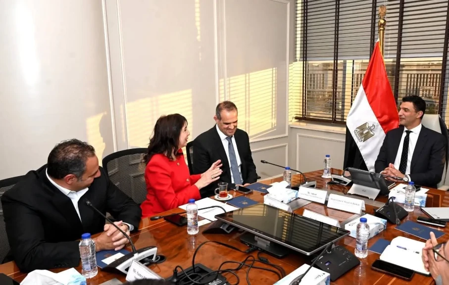 وزير الصناعة يبحث مع شركة كوكاكولا هيلينك مصر الخطط التوسعية للشركة بالسوق المصري خلال المرحلة المقبلة