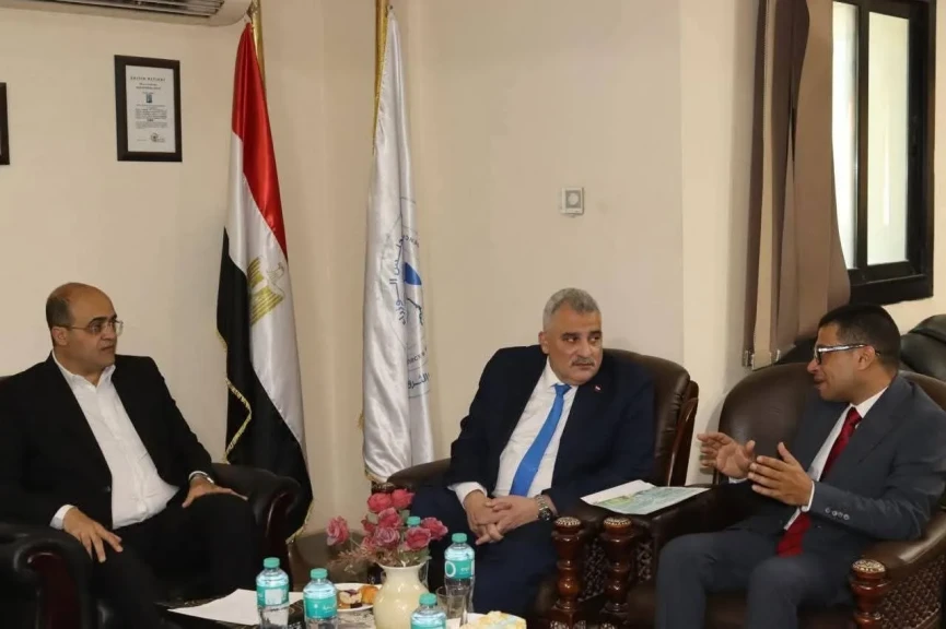 جهاز حماية وتنمية البحيرات وجامعة السويس يضعان خارطة طريق لتطوير القطاع السمكي