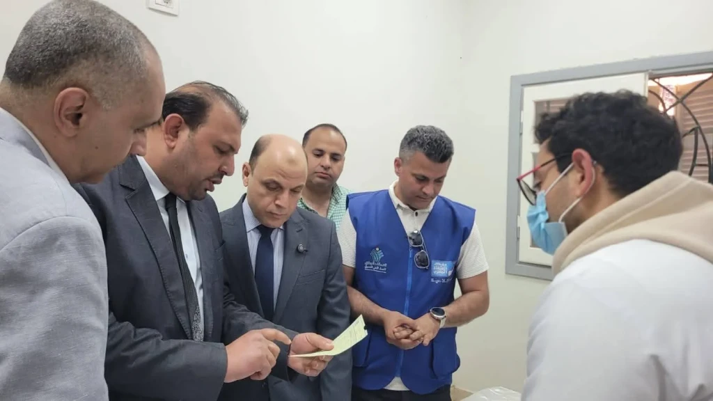 رئيس الوزراء يستعرض جهود اللجنة الطبية العليا والاستغاثات بمجلس الوزراء بالتعاون مع مؤسسات المجتمع المدني