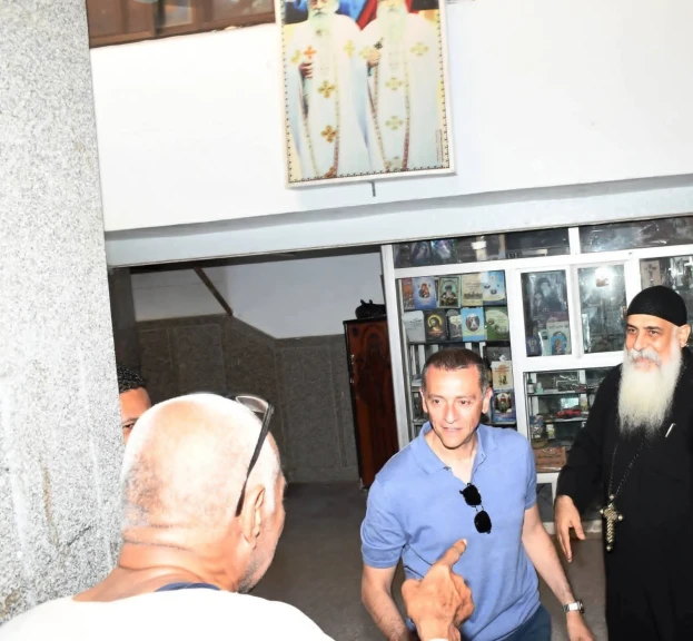 محافظ أسوان يزور كنيسة العذراء مريم والملاك ميخائيل بدراو