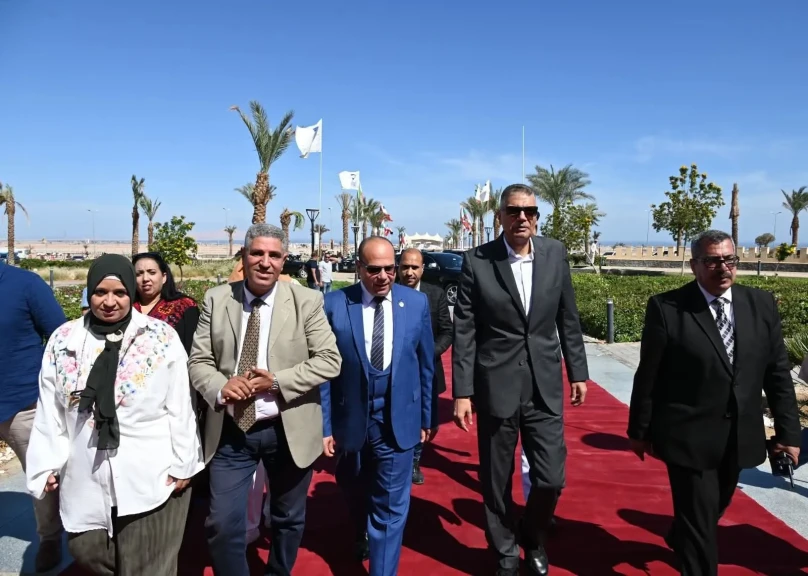 محافظ جنوب سيناء والسفير الاذربيجانى وممثلى وزارة التضامن فى جولة بقرية التراث البدوي بشرم الشيخ