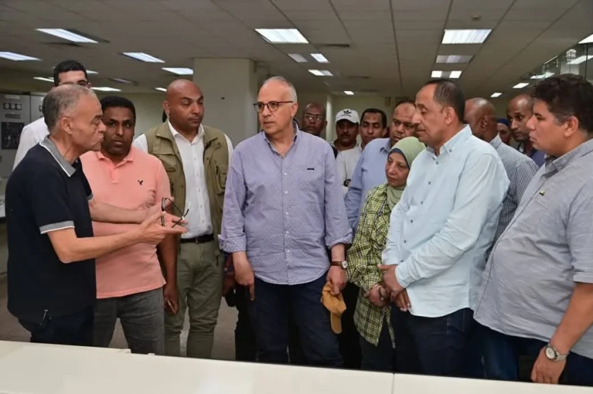 وزير الري يتفقد ”مشروع تنمية جنوب الوادي”، ومحطة الرفع العملاقة بتوشكى،