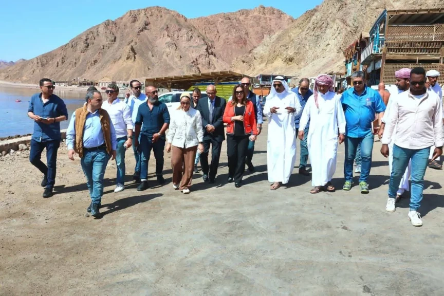 وزيرة التنمية المحلية والبيئة تتفقد منطقة” البلو هول” وتلتقي ممثلي الجمعيات والمجتمع المحلي