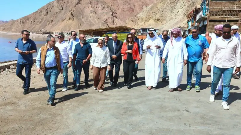 وزيرة التنمية المحلية والبيئة تتفقد منطقة” البلو هول” وتلتقي ممثلي الجمعيات والمجتمع المحلي