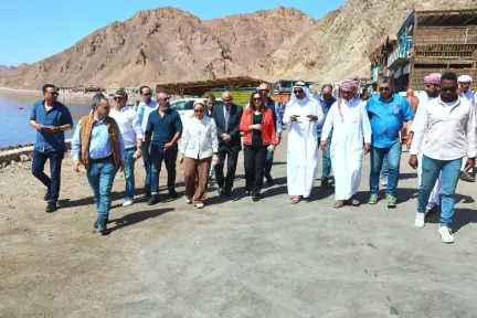 وزيرة التنمية المحلية والبيئة تتفقد منطقة” البلو هول” وتلتقي ممثلي الجمعيات والمجتمع المحلي