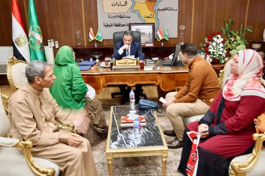 محافظ المنوفية يلتقي بعدد من المواطنين