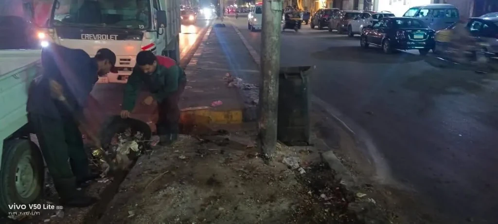 محافظ الجيزة يقود جولة ليلية لمتابعة مستوى الخدمات والانضباط بمناطق القصبجي والمنيب في جنوب الجيزة