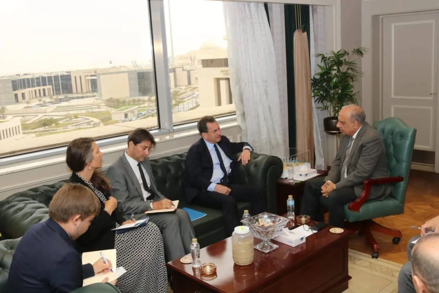 وزير الكهرباء يبحث مع سفير فرنسا تعزيز التعاون في مجالات الكهرباء والطاقة المتجددة