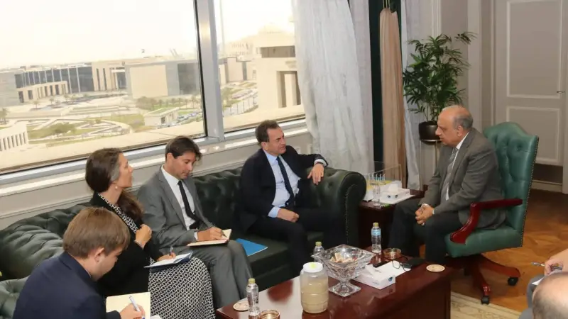 وزير الكهرباء يبحث مع سفير فرنسا تعزيز التعاون في مجالات الكهرباء والطاقة المتجددة
