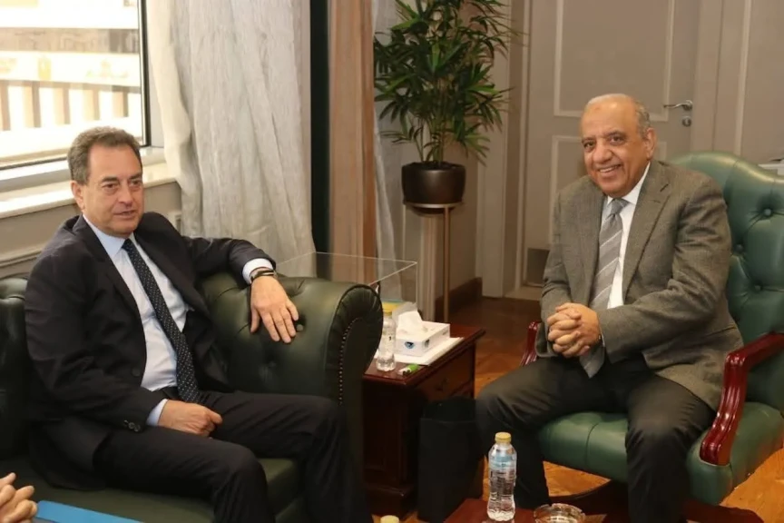 وزير الكهرباء يبحث مع سفير فرنسا تعزيز التعاون في مجالات الكهرباء والطاقة المتجددة