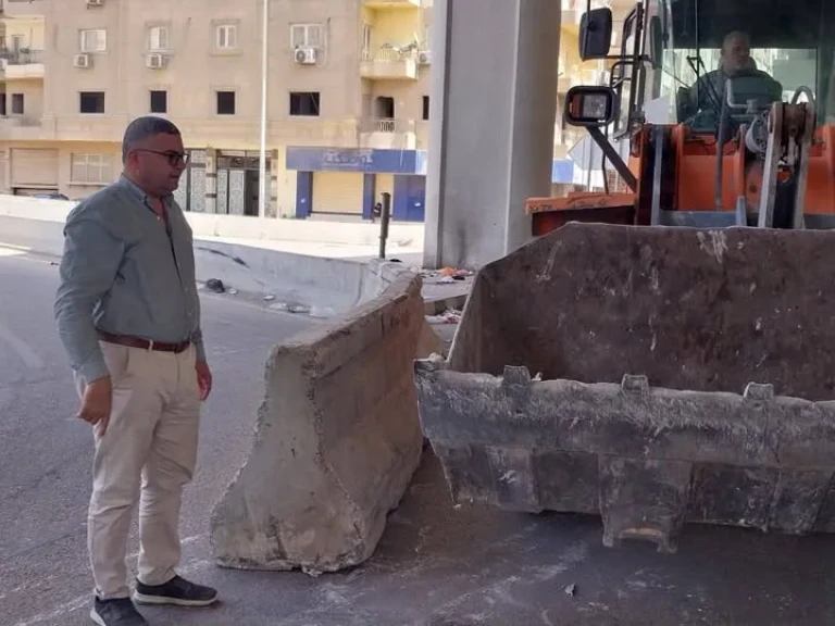 محافظة الجيزة: تركيب حواجز خرسانية بشارع الشيخ أحمد نصر لمنع السير عكس الاتجاه