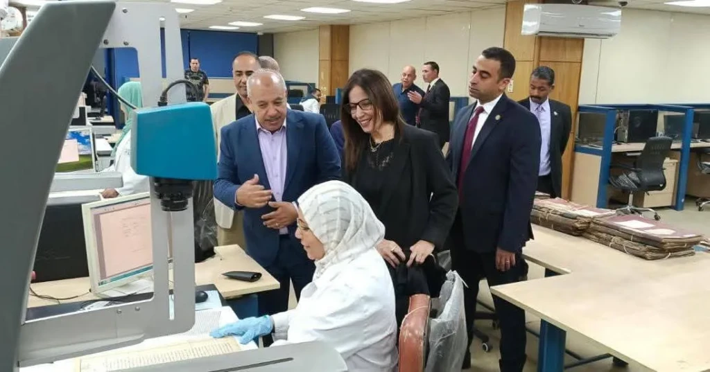 وزيرة الثقافة تتفقد دار الكتب والوثائق القومية وتطّلع على أحدث أجهزة المسح الضوئي للوثائق والخرائط